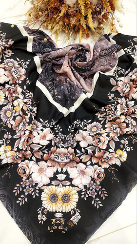 روسری نخی بزرگ گل دار