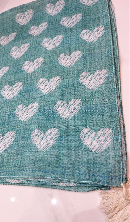 شال نخی زنانه طرح قلبی