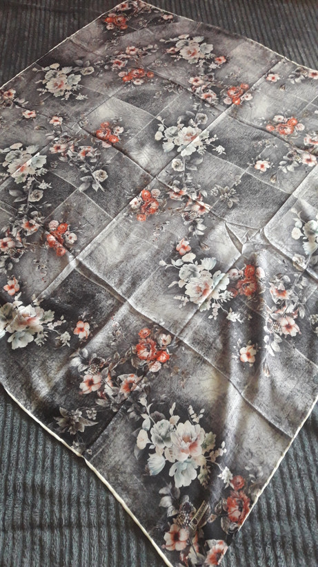 روسری نخی مجلسی طرح دار دست دوز مارتاشاپ